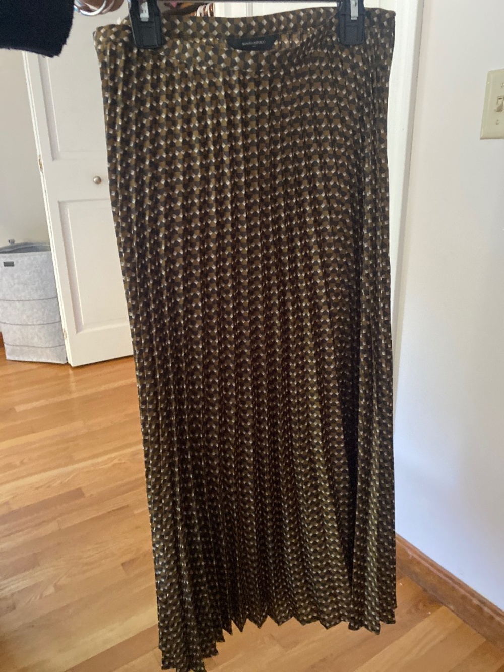 Banana republic Pleated skirt